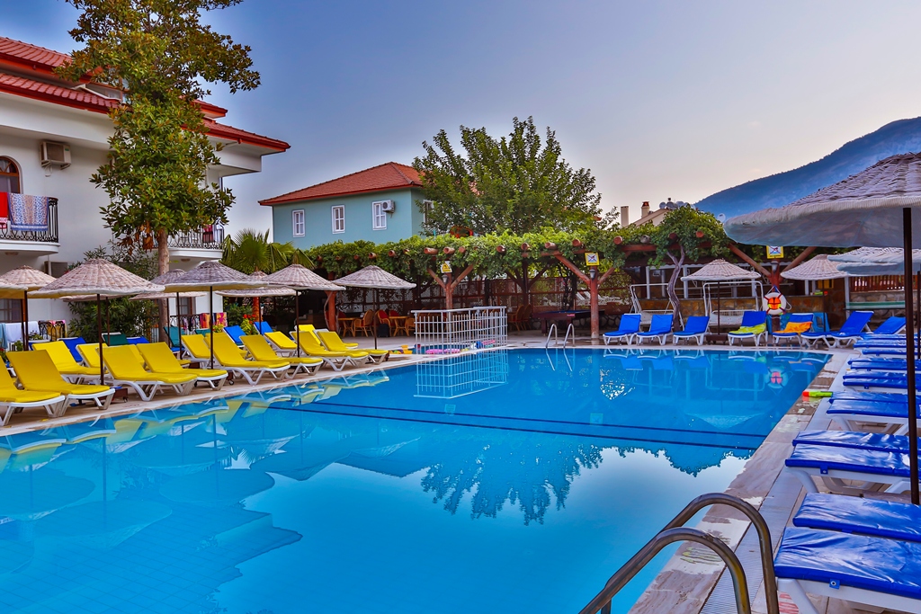 Golden Life Blue & Green Hotel